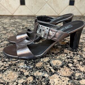 Brighton Rouge Metallic Gray Open-Toe Heeled Sandals with Geometric Buckle 8M